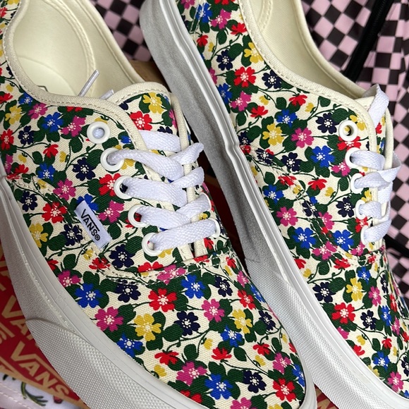 Vans WMNS Authentic
Floral White
VN0009PVTBD
Sneakers - Picture 10 of 16